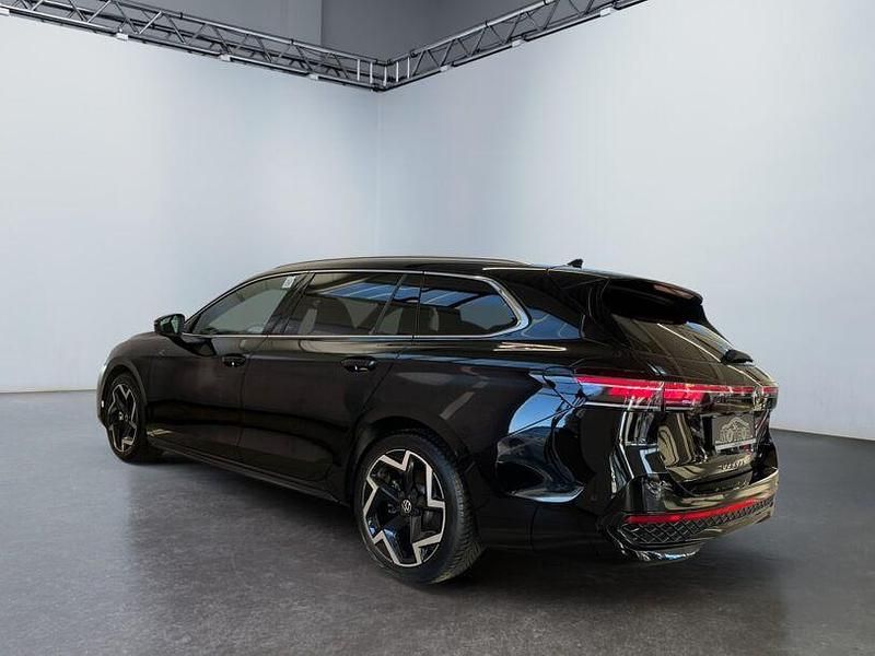 Gebraucht VW Passat R-line 193 PS (141 kW) 2025 Grenadillschwarz Kombi