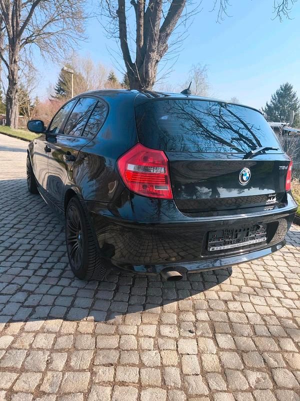 Gebraucht BMW 118 143 PS (105 kW) 2011 Schwarz Kleinwagen