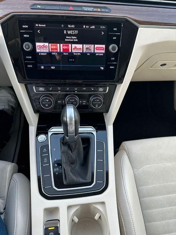 Gebraucht VW Passat Highline 220 PS (161 kW) 2017 Blau Kombi