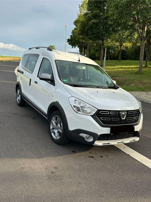 Weiß Gebraucht 2019 Dacia Dokker Stepway Van | 13.900 € (Guter Preis) - Bild 1/4