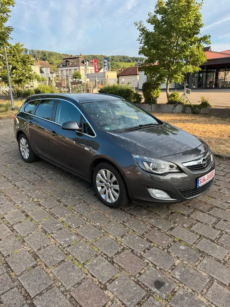 Gebraucht Opel Astra 165 PS (121 kW) 2012 Grau Kombi