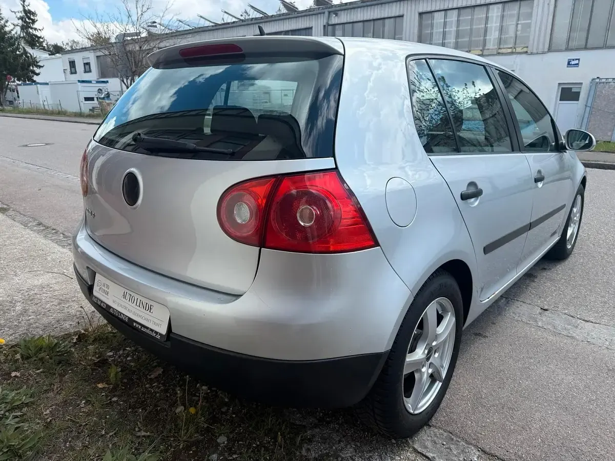 Gebraucht VW Golf V 105 PS (77 kW) 2006 Silber Kleinwagen