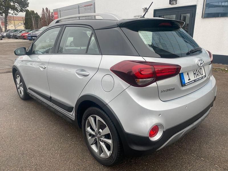 Gebraucht Hyundai i20 Active 101 PS (74 kW) 2019 Schwarz Limousine