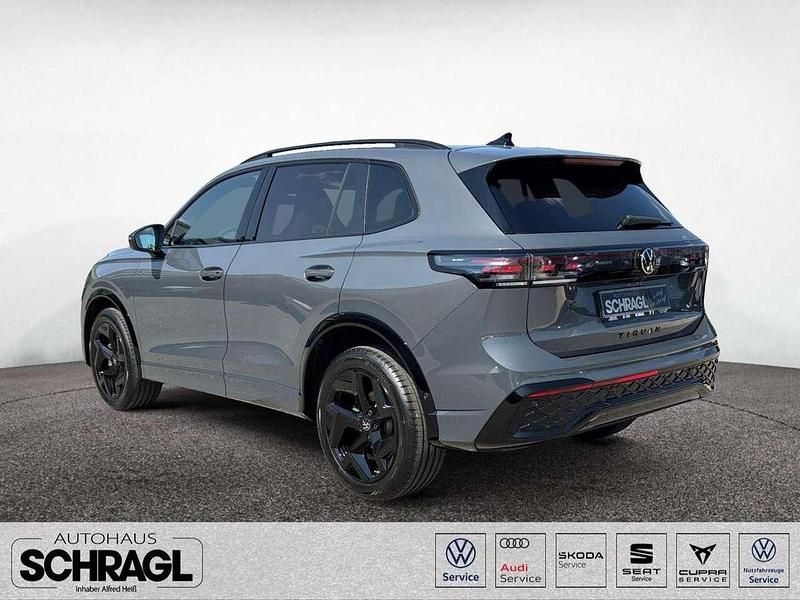 Gebraucht VW Tiguan R-line 193 PS (141 kW) 2024 Delfingrau metallic SUV