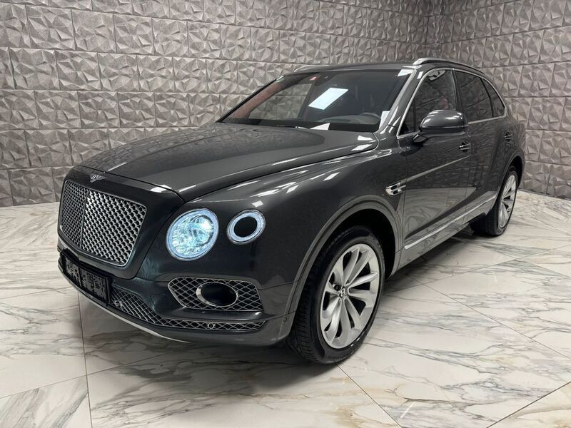 Grau Gebraucht 2016 Bentley Bentayga SUV | 89.990 € - Bild 1/4
