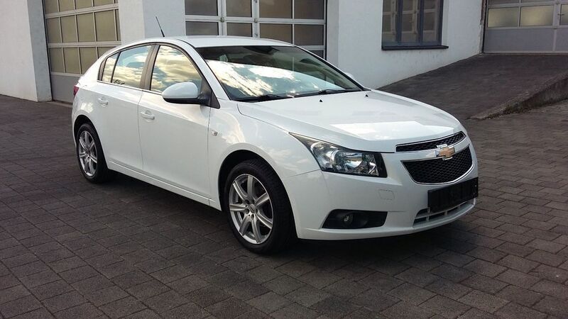 Weiß Gebraucht 2011 Chevrolet Cruze LTZ Kleinwagen | 4.490 € (Fairer Preis) - Bild 1/4