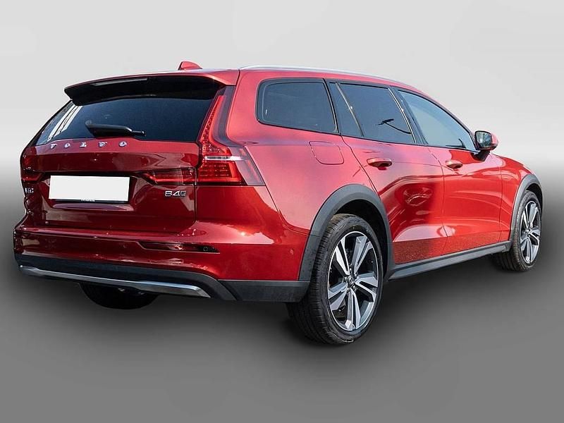 Gebraucht Volvo V60 CC Ultimate 197 PS (144 kW) 2023 Rot Kombi