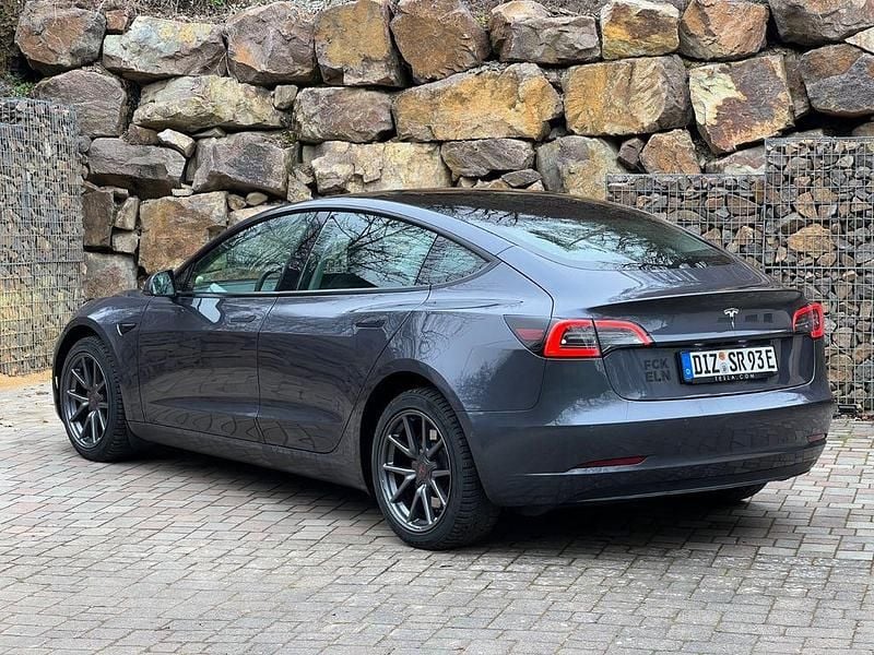 Second-hand Tesla Model 3 225 kW (306 CP) 2022 Gri Berlinǎ