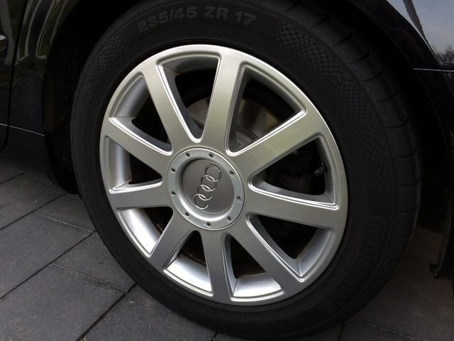 Gebraucht Audi A4 163 PS (119 kW) 2004 Schwarz metallic Kombi