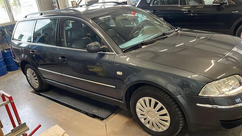 Gebraucht VW Passat 131 PS (96 kW) 2002 Grau Kombi