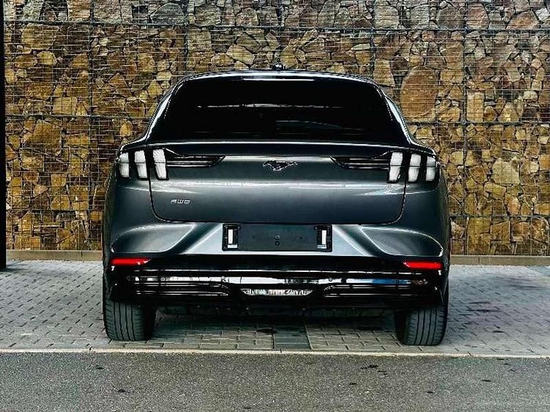 Gebraucht Ford Mustang Mach-E 189 kW (258 PS) 2021 Grau SUV