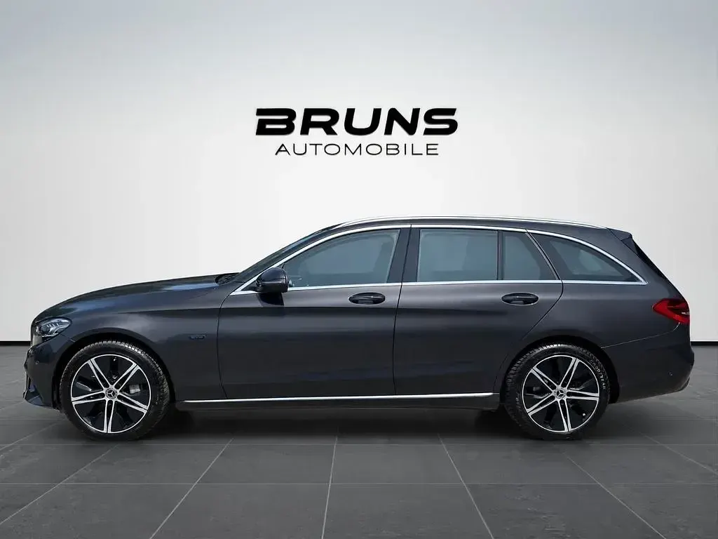 Gebraucht Mercedes C300e Avantgarde 320 PS (235 kW) 2021 Grau Limousine