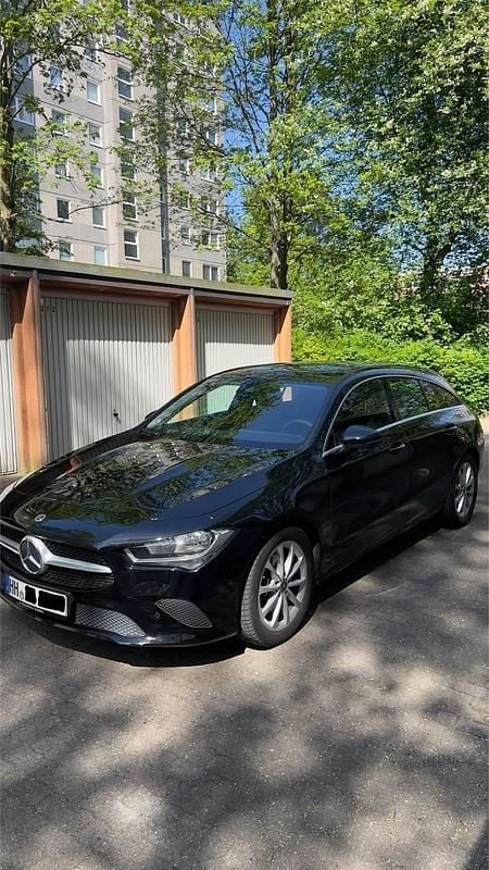Schwarz Gebraucht 2021 Mercedes CLA200 Shooting Brake Kombi | 19.999 € (Guter Preis) - Bild 1/4