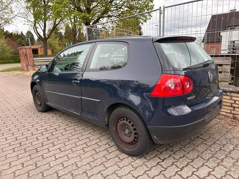 Second-hand VW Golf 2003 Albastru Coupe