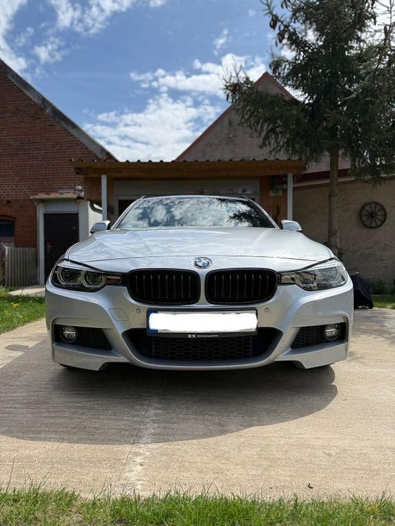 Silber Gebraucht 2019 BMW 318 M Sport Kombi | 18.200 € (Superpreis) - Bild 1/4