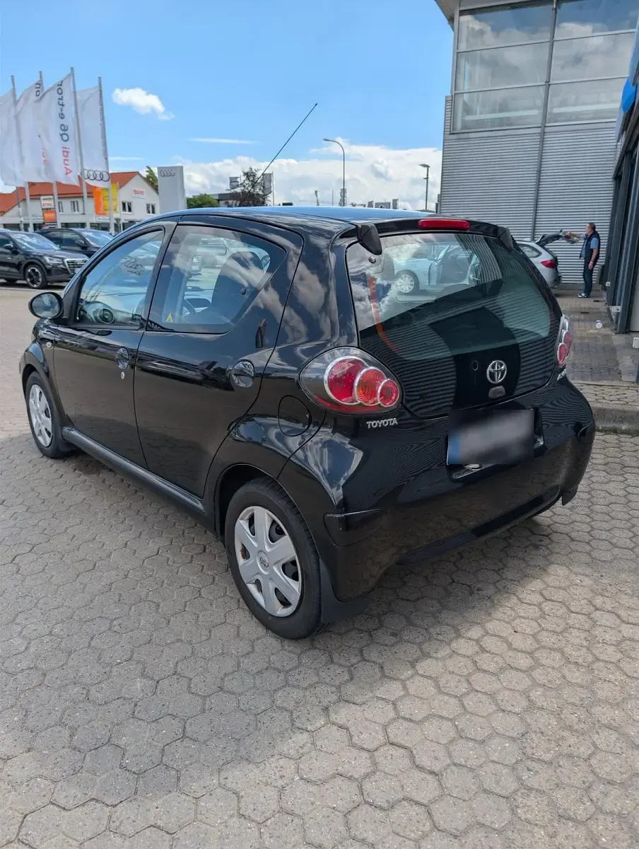 Gebraucht Toyota Aygo 68 PS (50 kW) 2012 Schwarz Kleinwagen