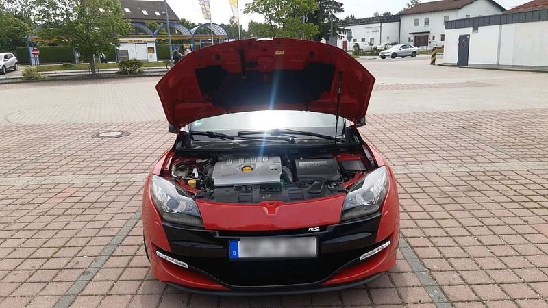 Gebraucht Renault Mégane III R.S. 265 PS (194 kW) 2012 Rot Coupé