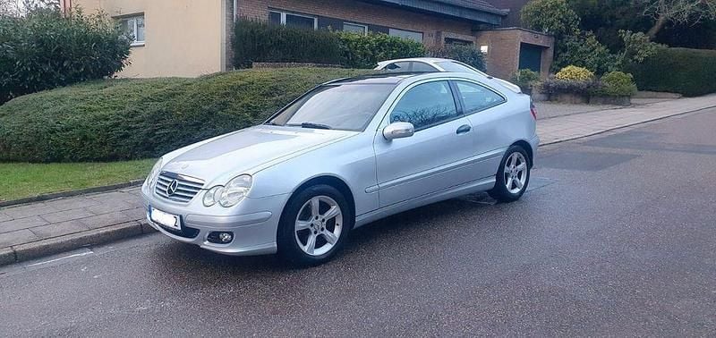Silber Gebraucht 2005 Mercedes CL200 Coupé | 2.450 € - Bild 1/4