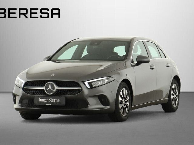 Grau Gebraucht 2021 Mercedes A200 Kleinwagen | 27.990 € (Fairer Preis) - Bild 1/4