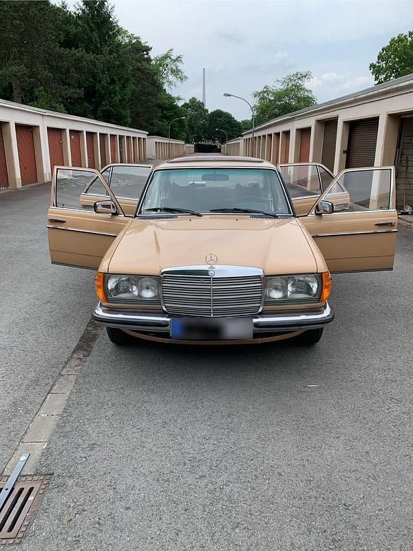 Gebraucht Mercedes 280 156 PS (114 kW) 1977 Beige Limousine