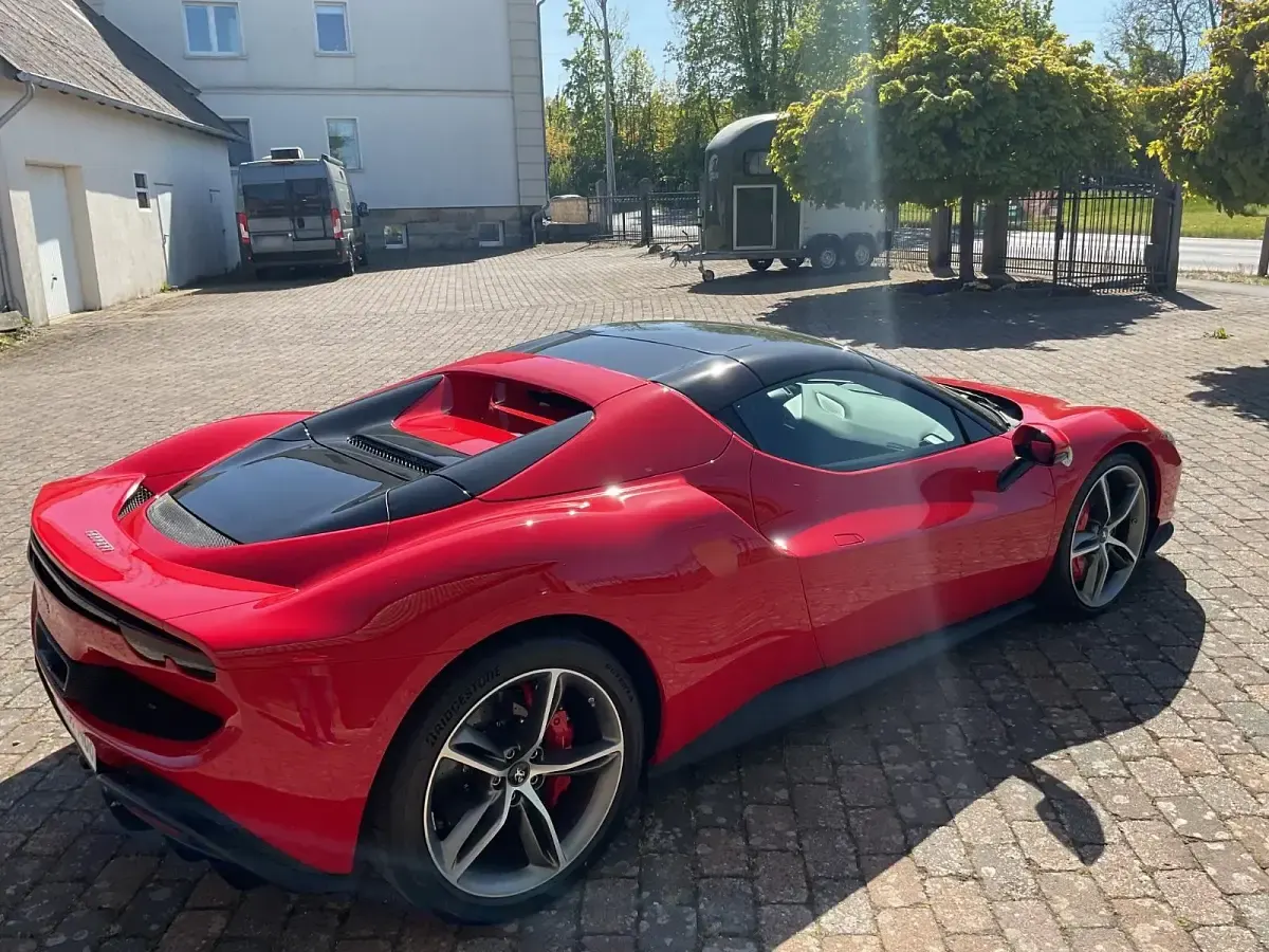 Neu Ferrari 296 830 PS (610 kW) 2025 Rot Cabrio