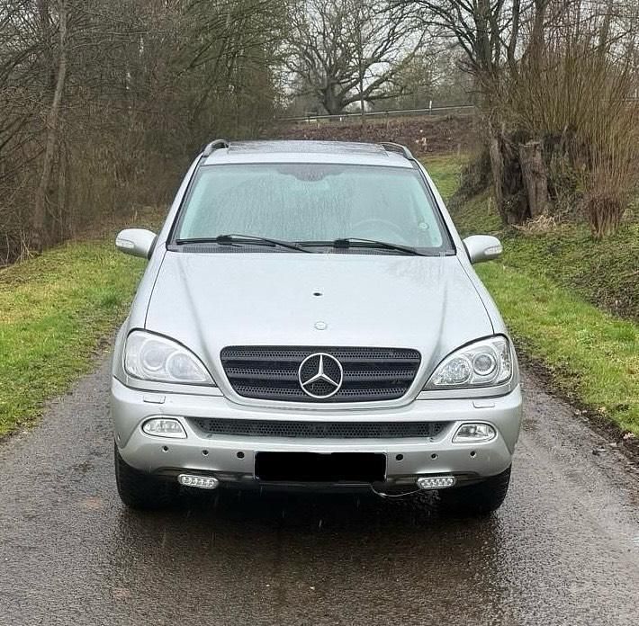 Gebraucht Mercedes ML320 217 PS (159 kW) 2002 Silber SUV
