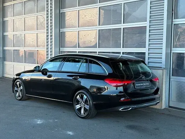 Gebraucht Mercedes C200 Avantgarde 163 PS (119 kW) 2025 Lack obsidianschwarz Kombi