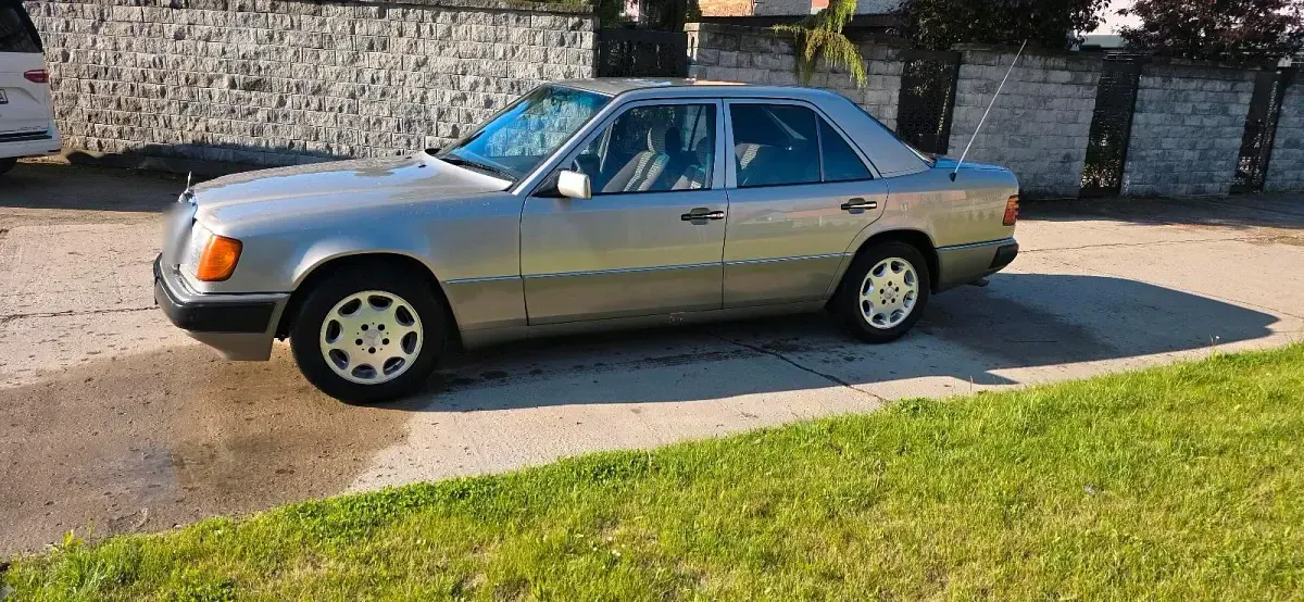Gebraucht Mercedes E260 167 PS (122 kW) 1991 Limousine