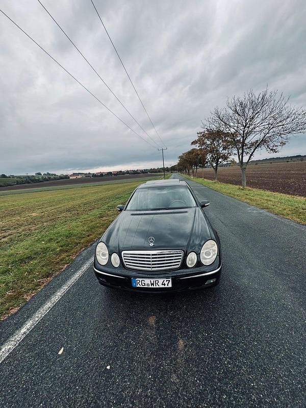 Gebraucht Mercedes E200 Elegance 122 PS (89 kW) 2003 Schwarz Limousine