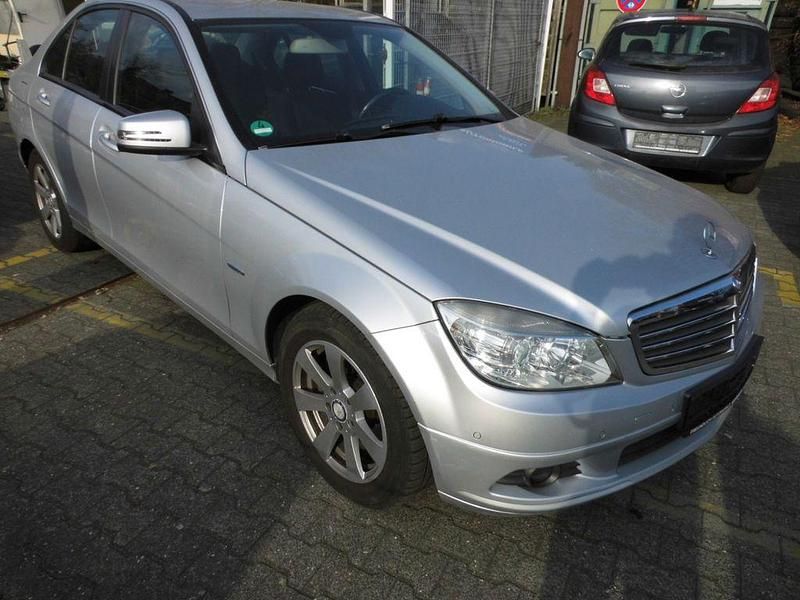 Gebraucht Mercedes C180 156 PS (114 kW) 2010 Silber Limousine