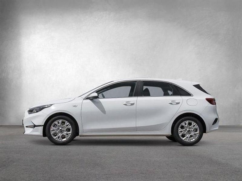 Gebraucht Kia Ceed Vision 101 PS (74 kW) 2025 Wd casa white s Kleinwagen