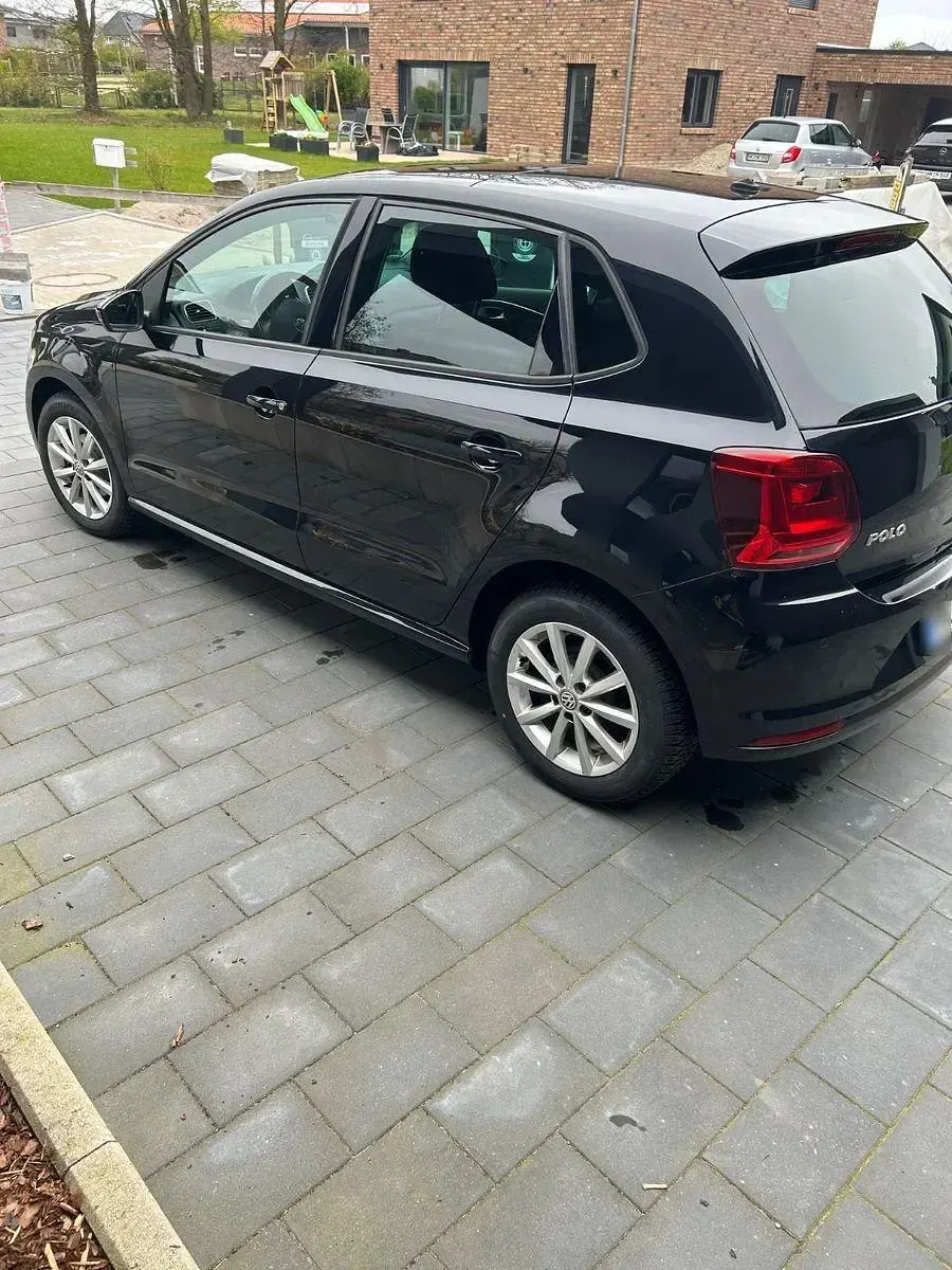 Gebraucht VW Polo LOUNGE 60 PS (44 kW) 2015 Schwarz Limousine