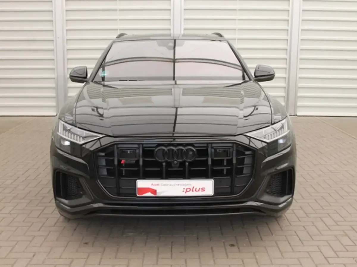 Gebraucht Audi SQ8 Ambiente 507 PS (372 kW) 2023 Mythosschwarz metallic SUV