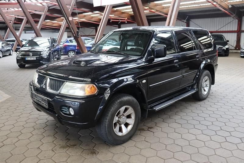 Schwarz Gebraucht 2005 Mitsubishi Pajero Instyle SUV | 7.800 € (Guter Preis) - Bild 1/4