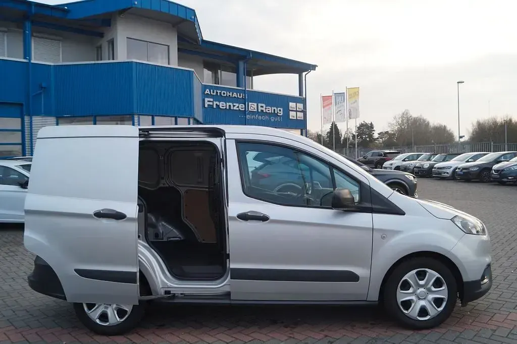 Gebraucht Ford Courier 101 PS (74 kW) 2023 Silber Van / Kleinbus