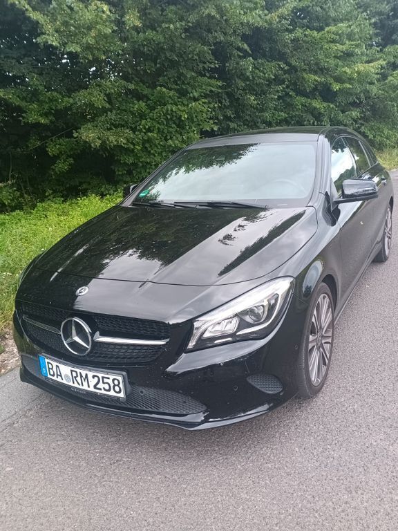 Schwarz Gebraucht 2018 Mercedes CLA220 Shooting Brake Kombi | 16.000 € (Guter Preis) - Bild 1/2