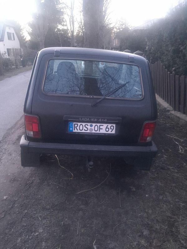 Gebraucht Lada niva 82 PS (60 kW) 2006 Schwarz SUV