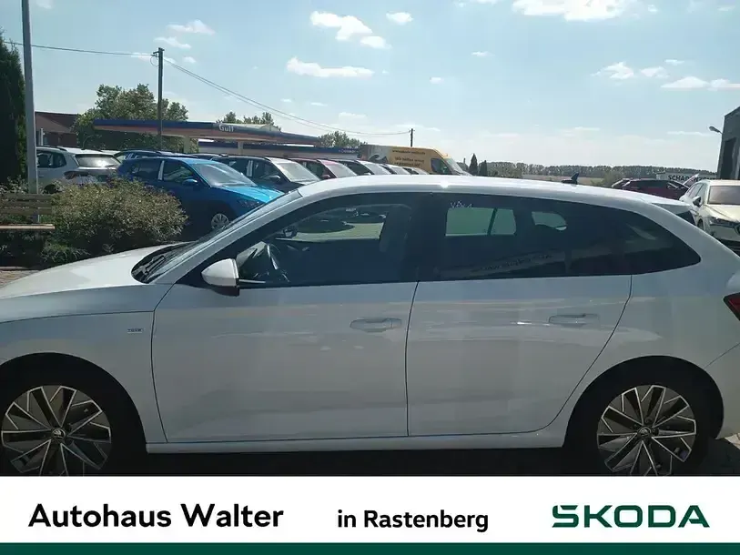 Gebraucht Skoda Scala Tour 110 PS (80 kW) 2023 Moonweiß perleffekt Kleinwagen