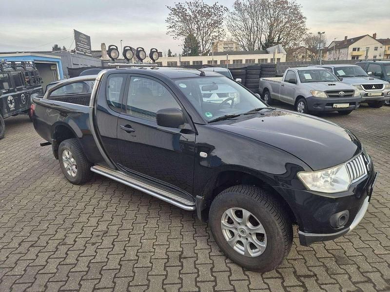 Gebraucht Mitsubishi L200 Invite 136 PS (100 kW) 2010 Schwarz Abholung