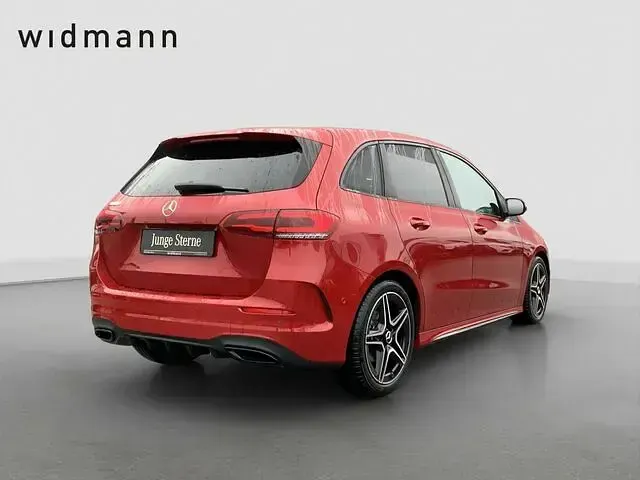 Gebraucht Mercedes B180 AMG line 136 PS (100 kW) 2021 Manufaktur lack manufaktur patagonienrot metallic Kleinwagen