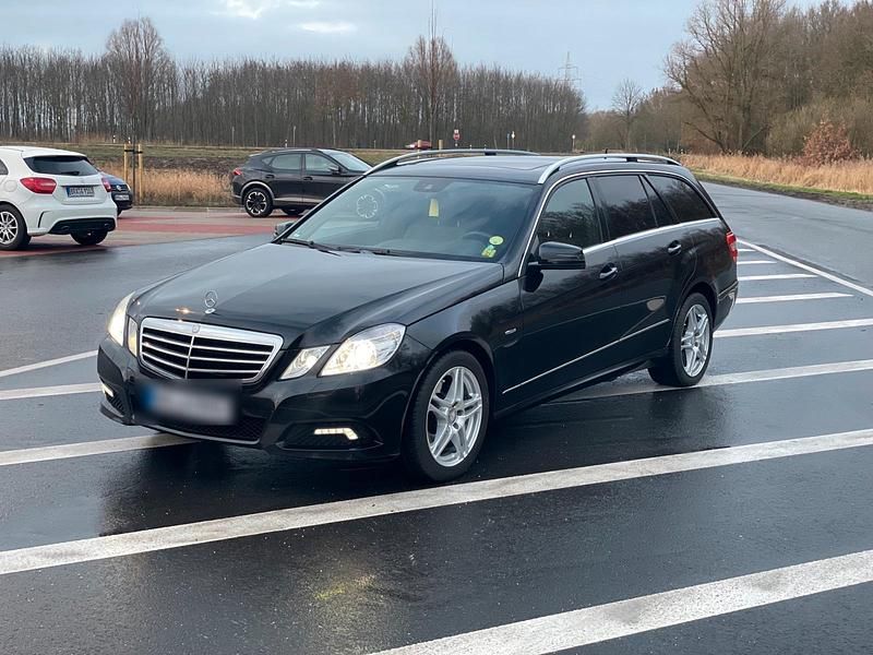 Schwarz Gebraucht 2009 Mercedes E350 Kombi | 7.799 € (Fairer Preis) - Bild 1/4