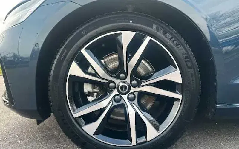 Gebraucht Volvo V60 Plus 197 PS (144 kW) 2025 Blau Kombi