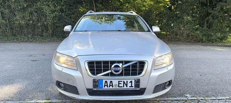 Silber Gebraucht 2011 Volvo V70 Summum Kombi | 4.100 € (Guter Preis) - Bild 1/4