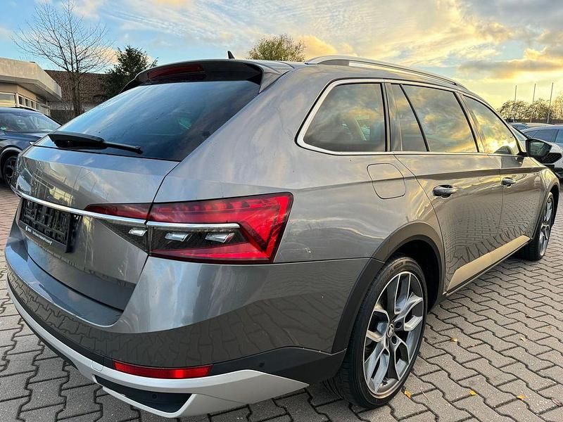 Gebraucht Skoda Superb Scout 4x4 200 PS (147 kW) 2022 Grau Limousine