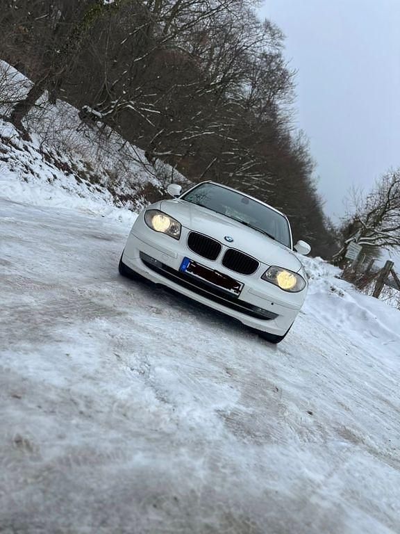 Gebraucht BMW 118 143 PS (105 kW) 2011 Weiß Kleinwagen