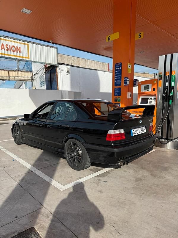 Schwarz Gebraucht 1997 BMW 328 Limousine | 19.000 € - Bild 1/4