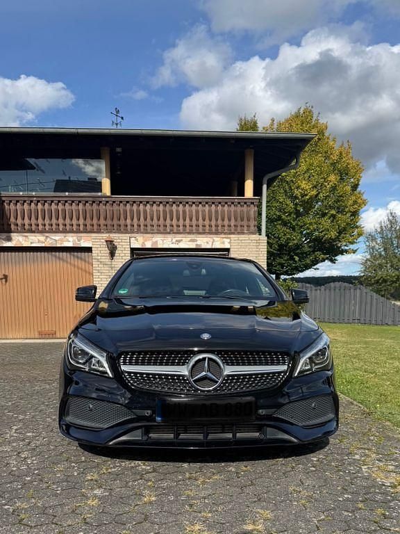 Schwarz Gebraucht 2017 Mercedes CLA200 AMG line Limousine | 16.000 € (Superpreis) - Bild 1/4