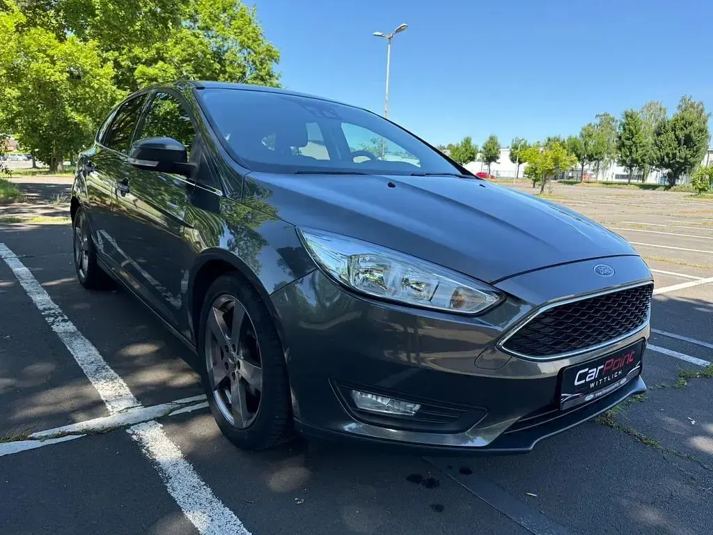 Gebraucht Ford Focus Trend 125 PS (91 kW) 2017 Grau Limousine