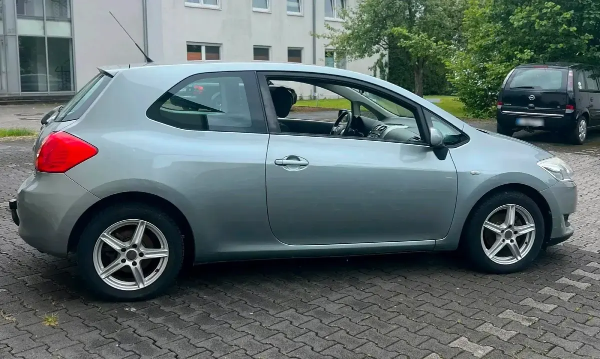 Gebraucht Toyota Auris 125 PS (91 kW) 2009 Grau Kleinwagen