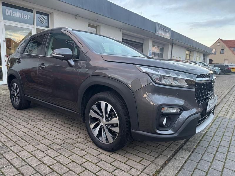 Grau Gebraucht 2022 Suzuki SX4 S-Cross Comfort+ SUV | 23.799 € (Teuer) - Bild 1/4